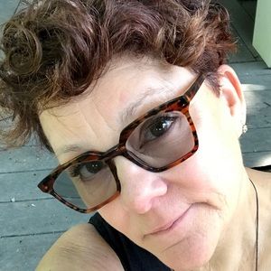 Meet your Posher, Rene